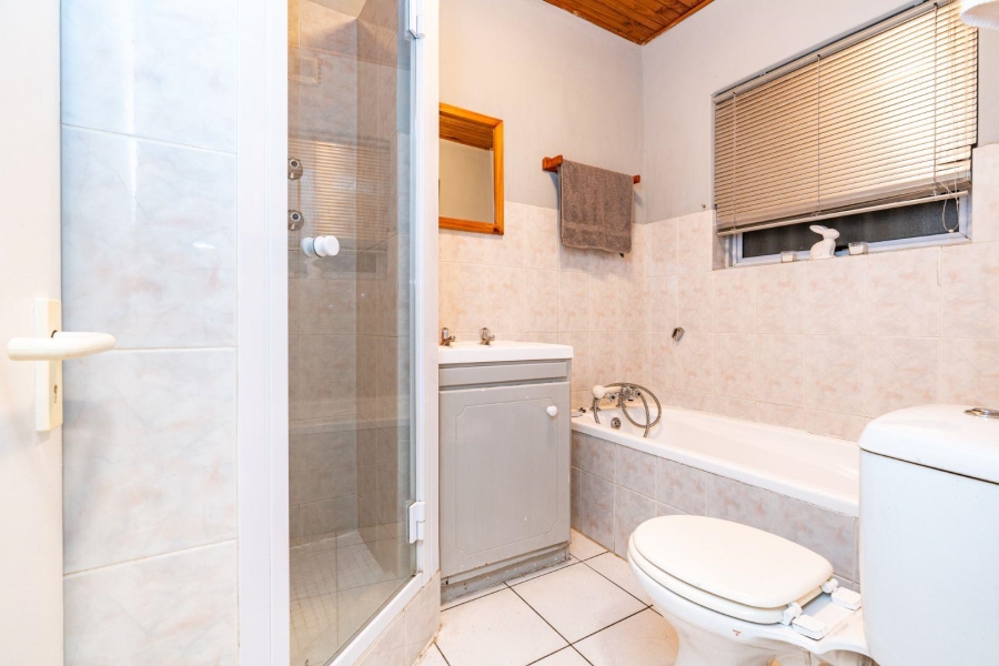 To Let 1 Bedroom Property for Rent in Kenilworth Western Cape